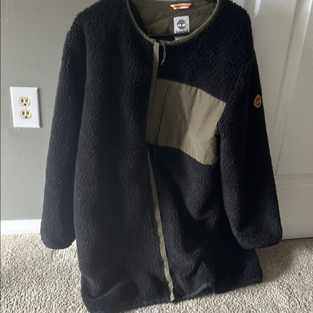 Adorable women’s Timberland Black and Olive Fleece Jacket